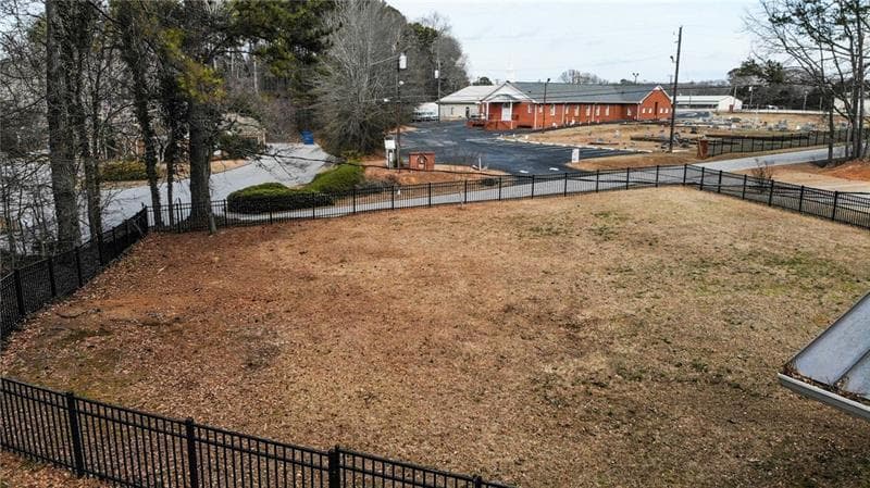 2 bedroom, 2 bathroom, 2,072 sq ft single family residence under contract at 277 Oak Street, Hiram, GA 30141 — photo 6