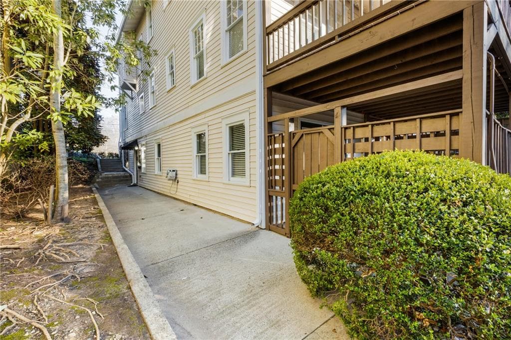 2 bedroom, 1 bathroom, 800 sq ft single family residence for rent at 71 17th Street, Atlanta, GA 30309 for $2,800 a month — photo 4