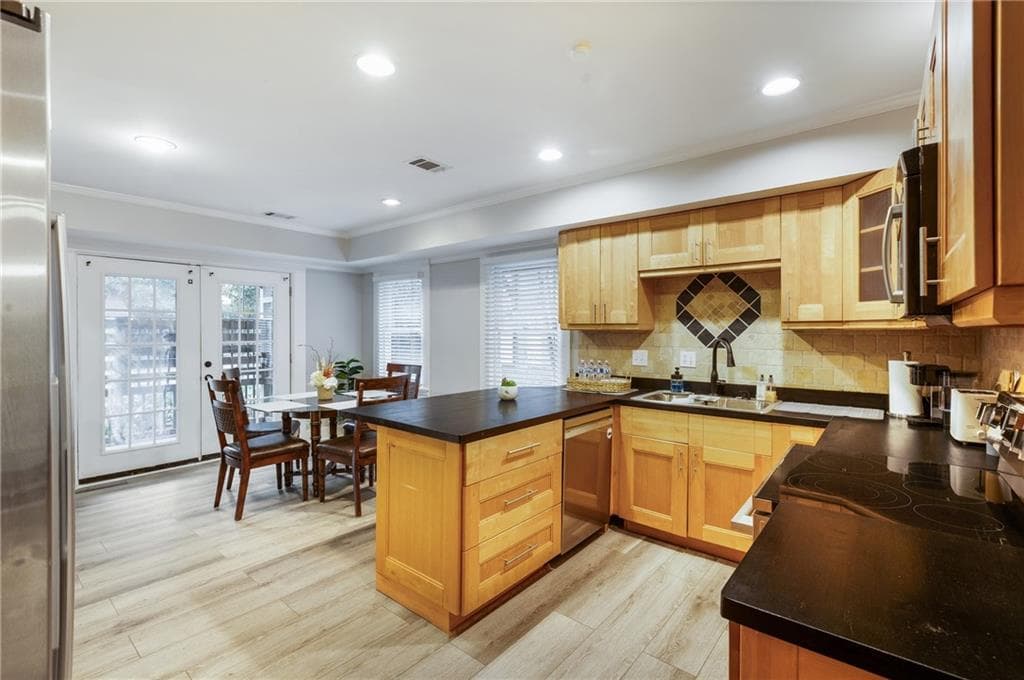 2 bedroom, 1 bathroom, 800 sq ft single family residence for rent at 71 17th Street, Atlanta, GA 30309 for $2,800 a month — photo 9