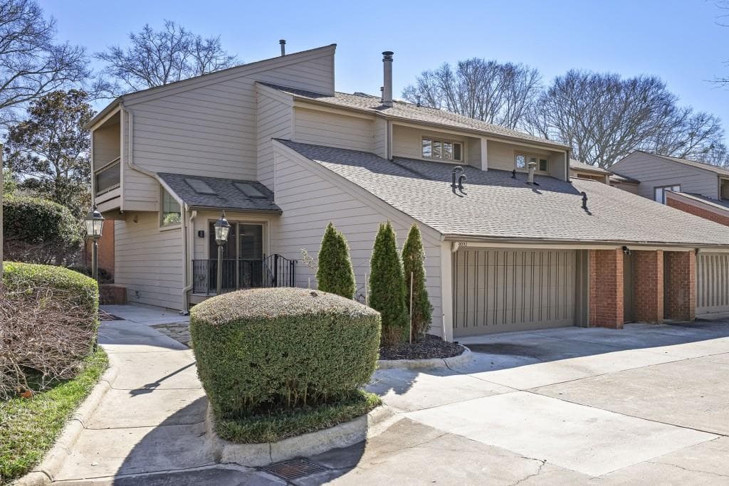 2 bedroom, 3 bathroom, 2,912 sq ft townhouse sold at 4092 Columns Drive, Marietta, GA 30067