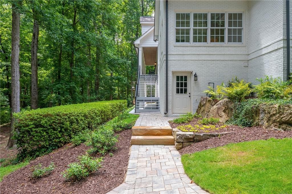 5 bedroom, 6 bathroom, 7,497 sq ft single family residence for sale at 910 Pleasant Hollow Trail, Milton, GA 30004 — photo 5
