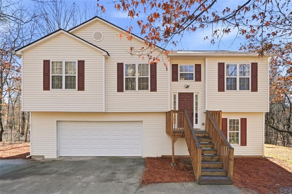 4 bedroom, 3 bathroom, 1,679 sq ft single family residence for sale at 8675 Bayhill Drive, Gainesville, GA 30506 — photo 1 of 45