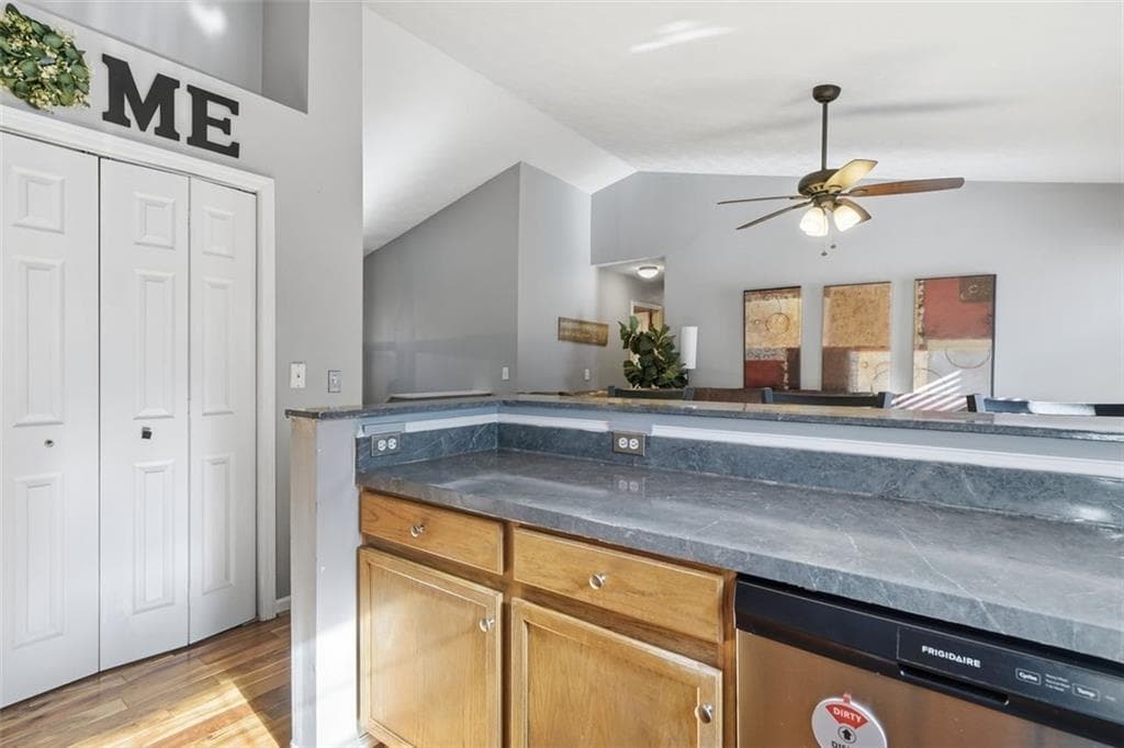 4 bedroom, 3 bathroom, 1,679 sq ft single family residence for sale at 8675 Bayhill Drive, Gainesville, GA 30506 — photo 10