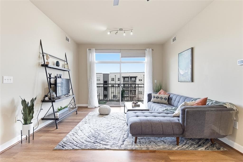 2 bedroom, 2 bathroom, 1,111 sq ft condominium for sale at 711 Cosmopolitan Drive 517, Atlanta, GA 30324 — photo 8