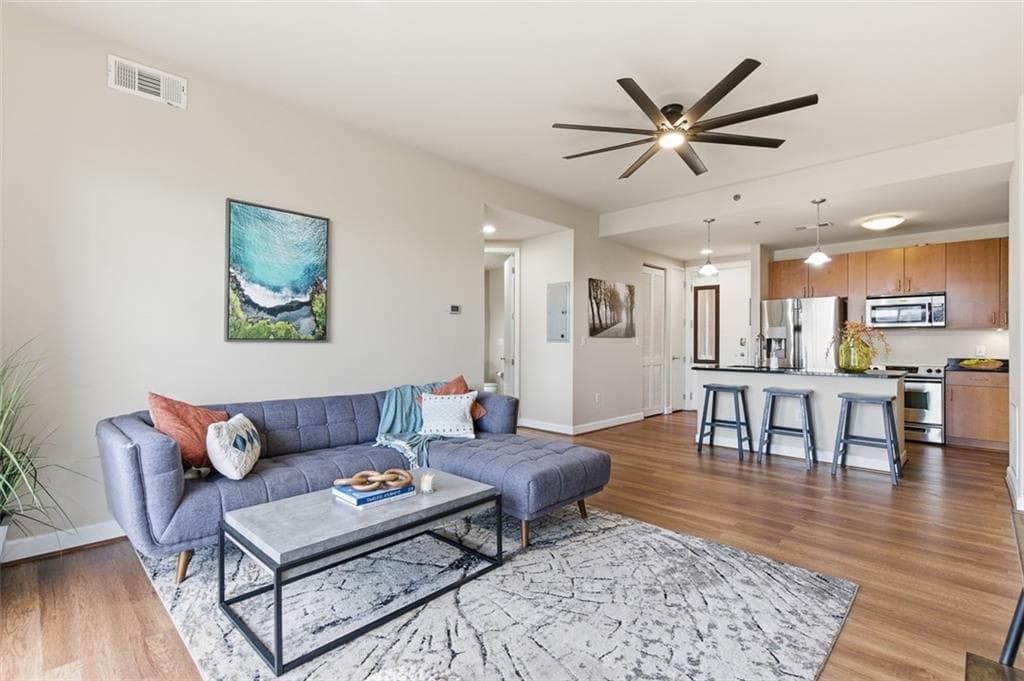 2 bedroom, 2 bathroom, 1,111 sq ft condominium for sale at 711 Cosmopolitan Drive 517, Atlanta, GA 30324 — photo 1 of 27