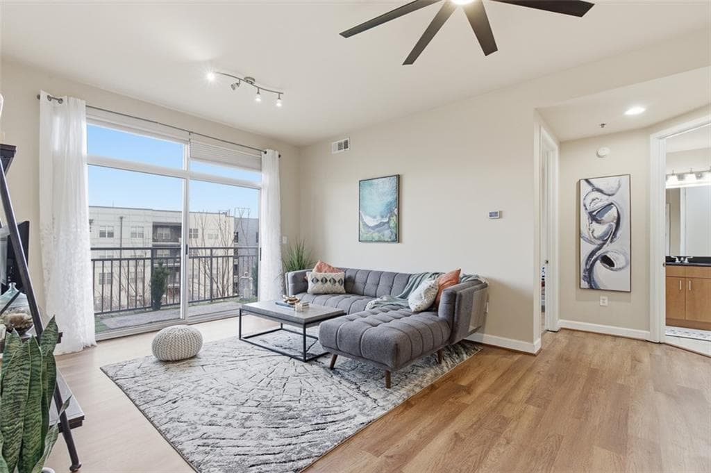 2 bedroom, 2 bathroom, 1,111 sq ft condominium for sale at 711 Cosmopolitan Drive 517, Atlanta, GA 30324 — photo 5