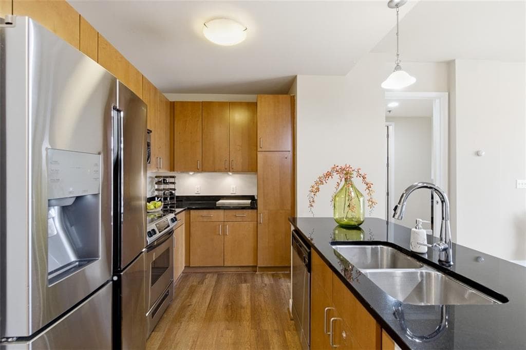 2 bedroom, 2 bathroom, 1,111 sq ft condominium for sale at 711 Cosmopolitan Drive 517, Atlanta, GA 30324 — photo 2