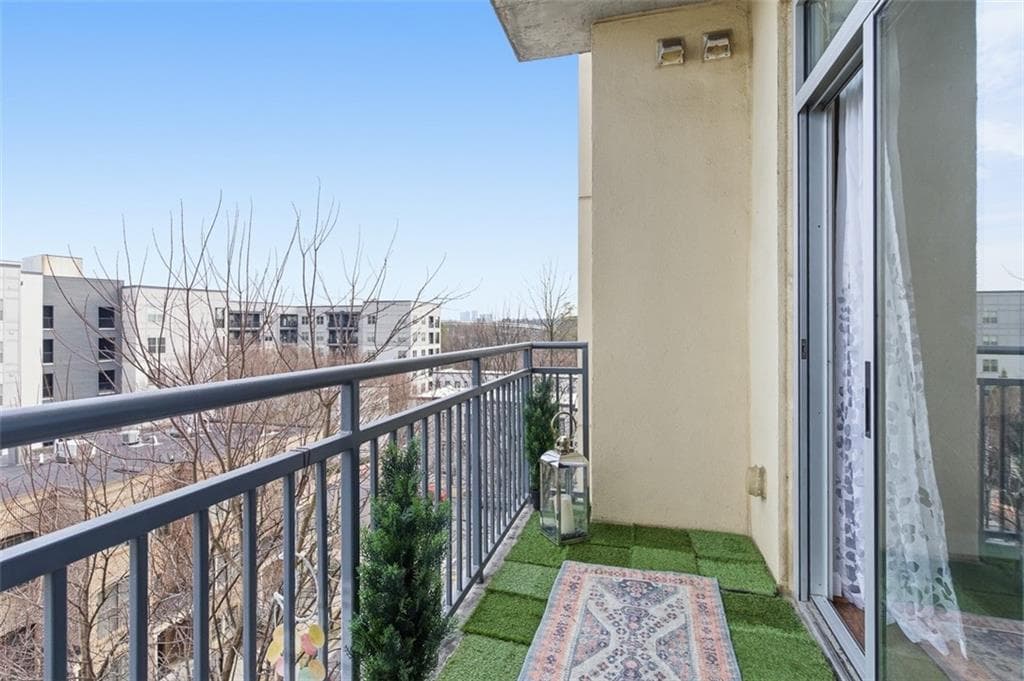2 bedroom, 2 bathroom, 1,111 sq ft condominium for sale at 711 Cosmopolitan Drive 517, Atlanta, GA 30324 — photo 7