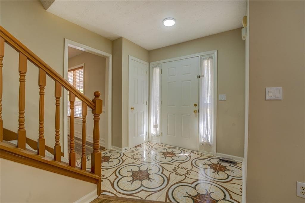 4 bedroom, 4 bathroom, 3,224 sq ft single family residence for sale at 2436 Green Hollow Court, Conyers, GA 30012 — photo 6