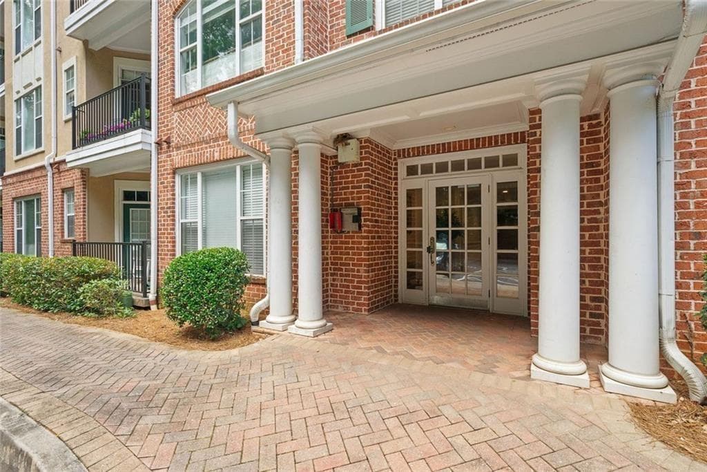 2 bedroom, 1 bathroom, 1,082 sq ft condominium sold at 4303 Stratford 4303, Decatur, GA 30033