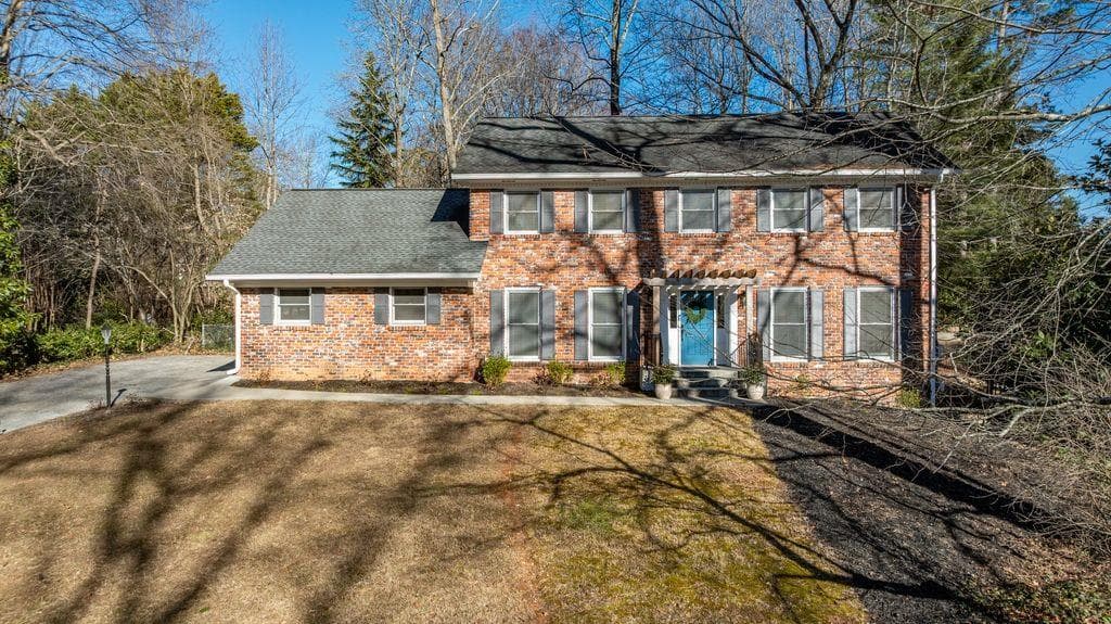4 bedroom, 3 bathroom, 3,611 sq ft single family residence sold at 1499 Kings Down Circle, Atlanta, GA 30338