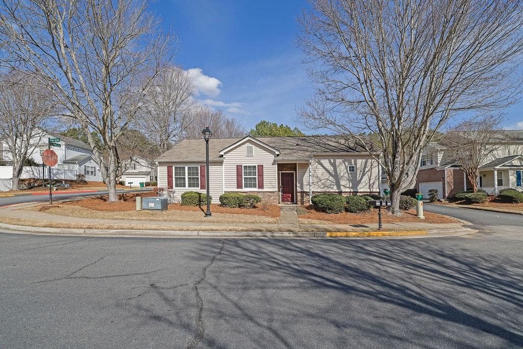 2 bedroom, 2 bathroom, 1,118 sq ft single family residence sold at 326 Hiawassee Drive, Woodstock, GA 30188