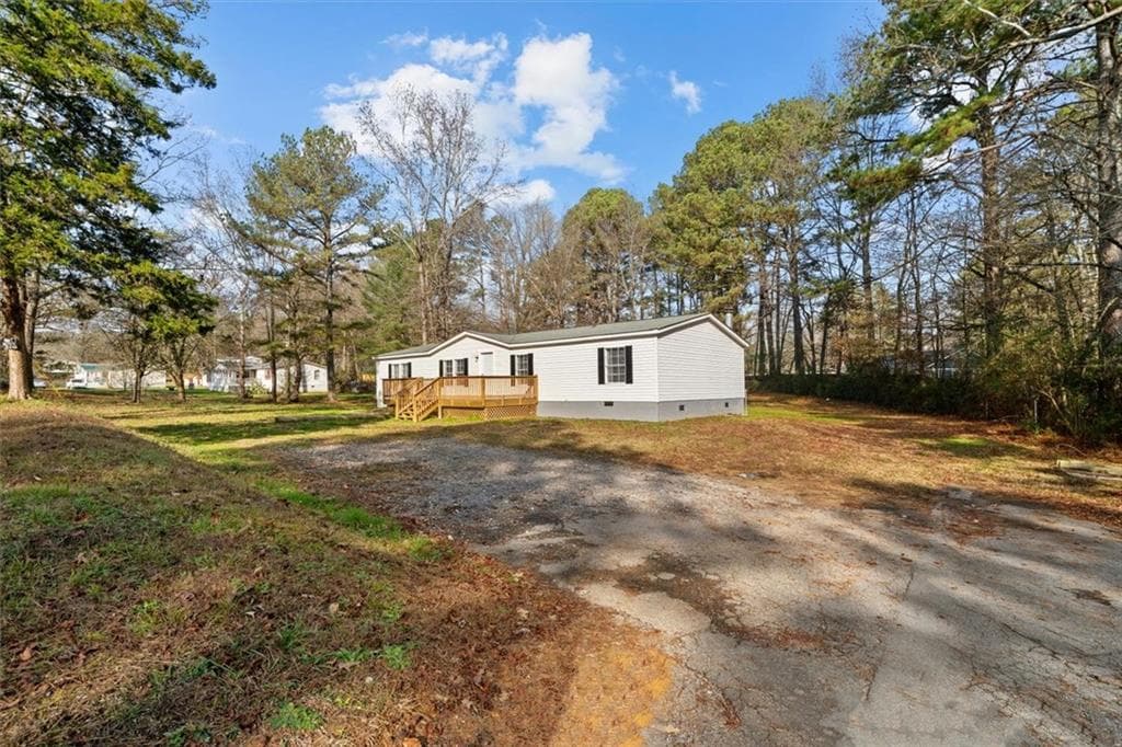 3 bedroom, 2 bathroom, 1,674 sq ft single family residence under contract at 106 W Nance Springs Road, Resaca, GA 30735 — photo 2
