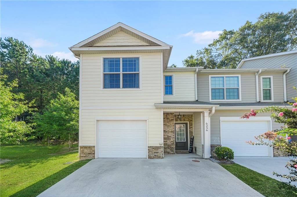 2 bedroom, 3 bathroom, 1,404 sq ft townhouse for sale at 6256 TRICKLE Bend, Atlanta, GA 30349 — photo 4