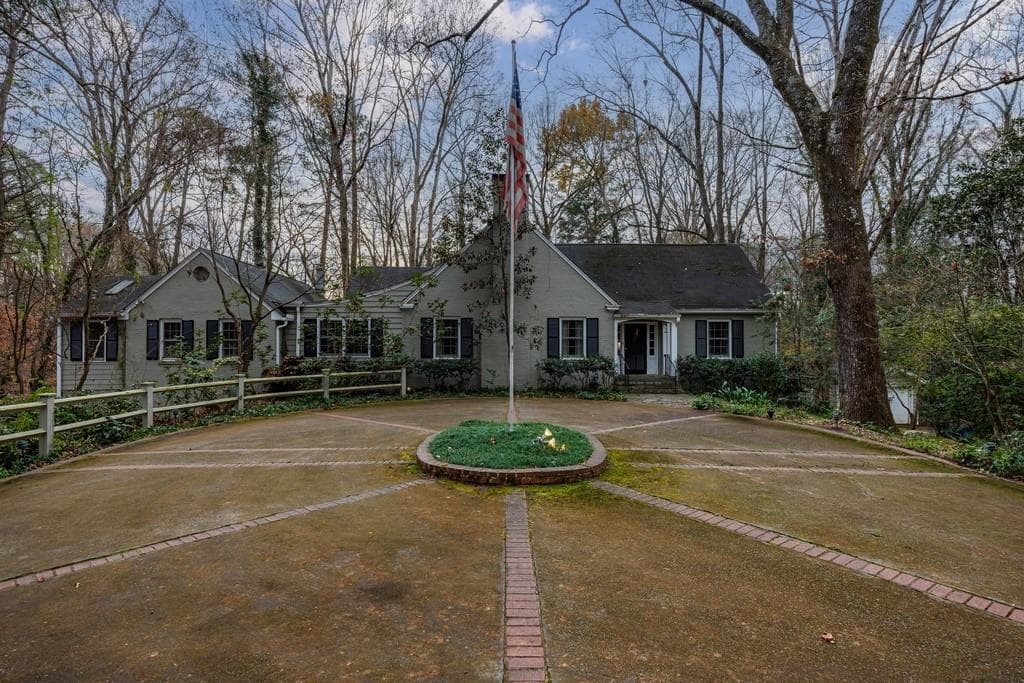 4 bedroom, 4 bathroom single family residence under contract at 3990 Randall Mill Road, Atlanta, GA 30327 — photo 4