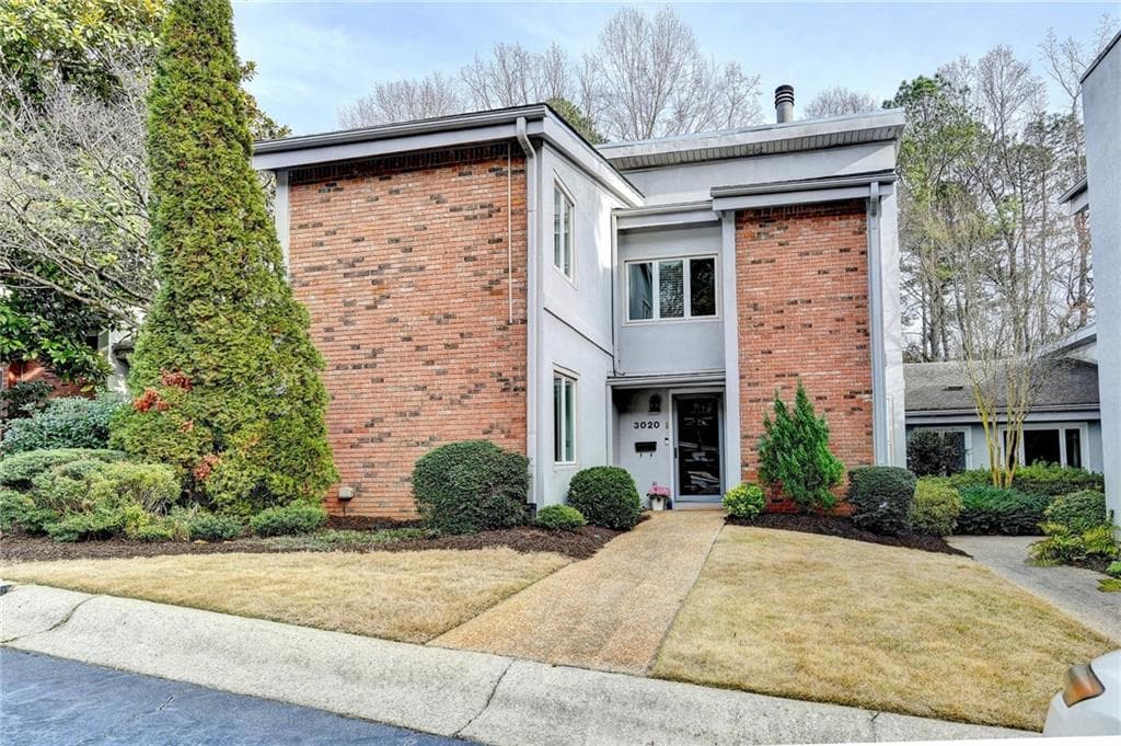3 bedroom, 3 bathroom, 2,552 sq ft townhouse sold at 3020 Vinings Ferry Drive, Atlanta, GA 30339