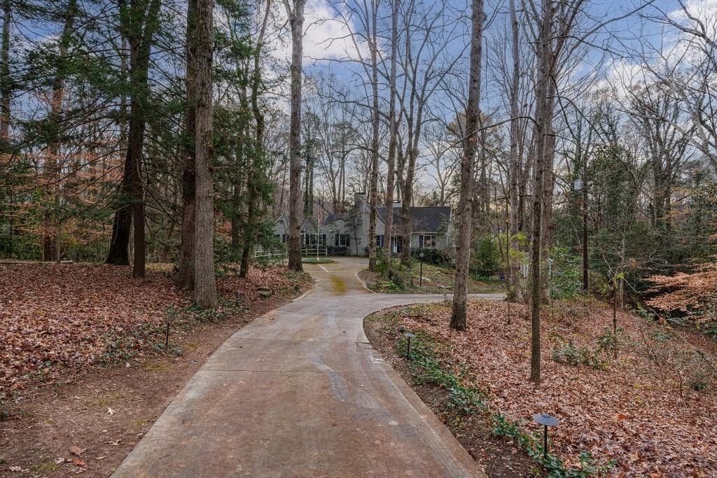 4 bedroom, 4 bathroom, 3,380 sq ft single family residence under contract at 3990 Randall Mill Road, Atlanta, GA 30327 — photo 2