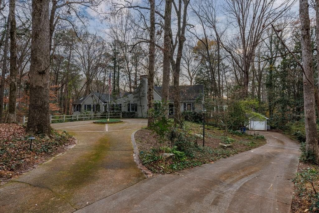 4 bedroom, 4 bathroom, 3,380 sq ft single family residence under contract at 3990 Randall Mill Road, Atlanta, GA 30327 — photo 3