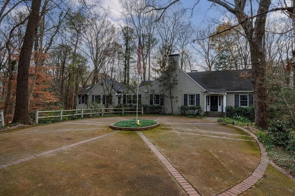 4 bedroom, 4 bathroom, 3,380 sq ft single family residence under contract at 3990 Randall Mill Road, Atlanta, GA 30327 — photo 4