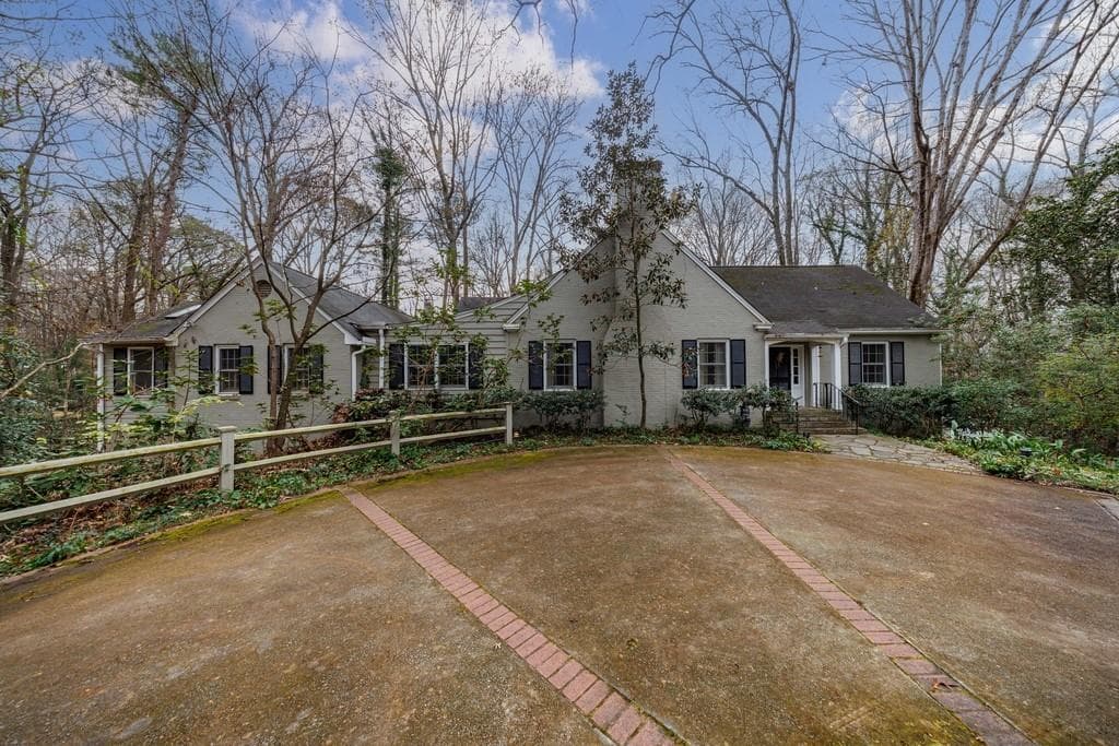 4 bedroom, 4 bathroom, 3,380 sq ft single family residence under contract at 3990 Randall Mill Road, Atlanta, GA 30327 — photo 5