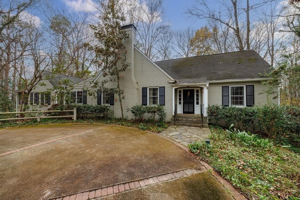 4 bedroom, 4 bathroom, 3,380 sq ft single family residence under contract at 3990 Randall Mill Road, Atlanta, GA 30327 — photo 6