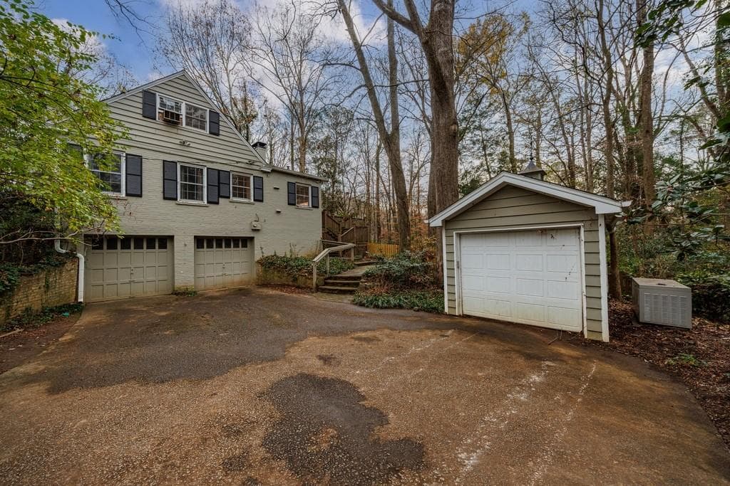 4 bedroom, 4 bathroom, 3,380 sq ft single family residence under contract at 3990 Randall Mill Road, Atlanta, GA 30327 — photo 7