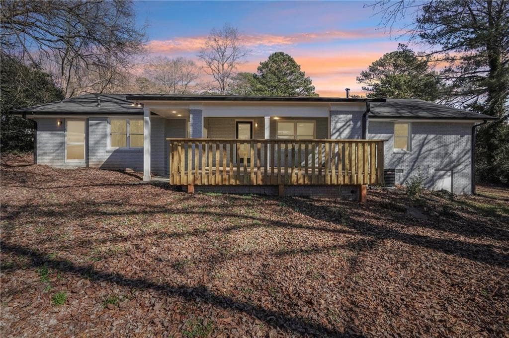 3 bedroom, 2 bathroom, 1,695 sq ft single family residence for sale at 507 Castleaire Drive, Stone Mountain, GA 30087 — photo 2