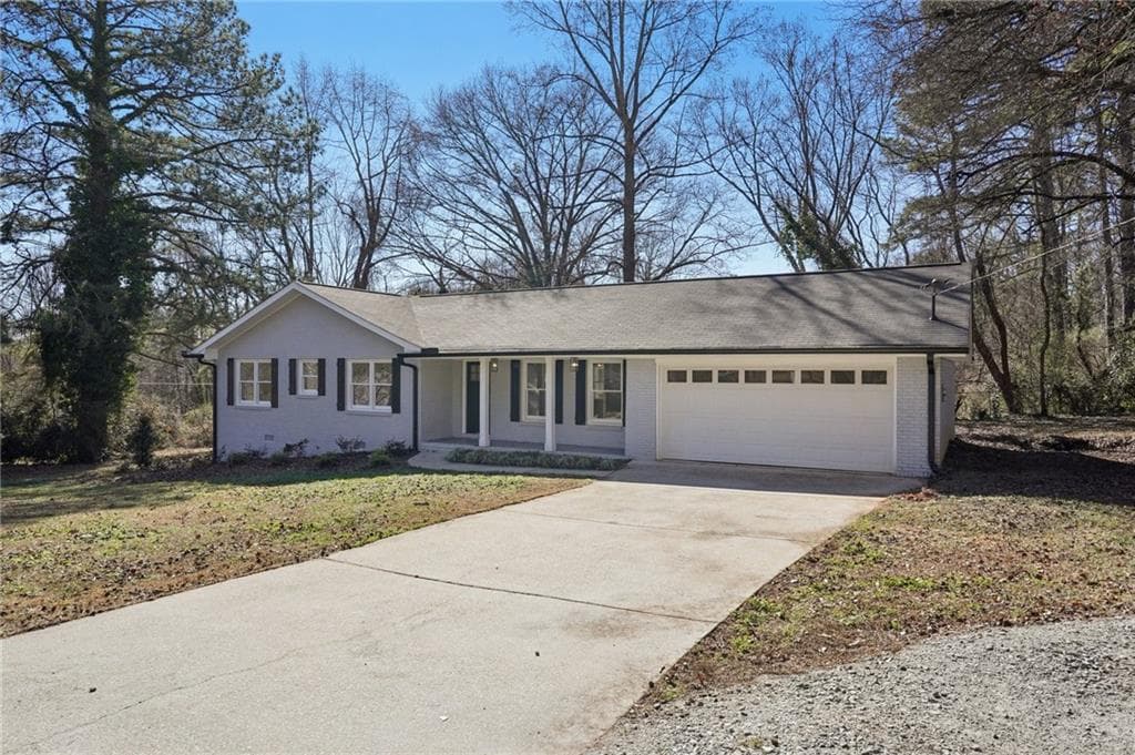 3 bedroom, 2 bathroom, 1,695 sq ft single family residence for sale at 507 Castleaire Drive, Stone Mountain, GA 30087 — photo 4