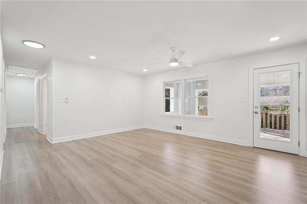 3 bedroom, 2 bathroom, 1,695 sq ft single family residence for sale at 507 Castleaire Drive, Stone Mountain, GA 30087 — photo 10