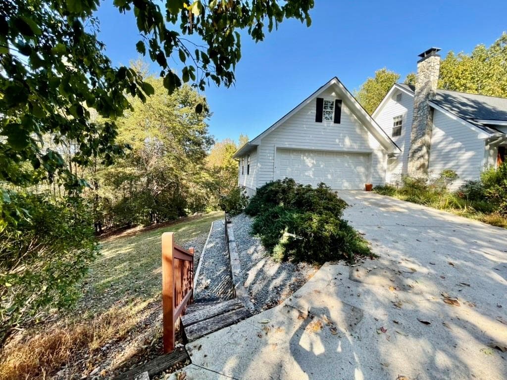 4 bedroom, 4 bathroom, 3,604 sq ft single family residence for sale at 1036 Wards Creek Drive, Dahlonega, GA 30533 — photo 6