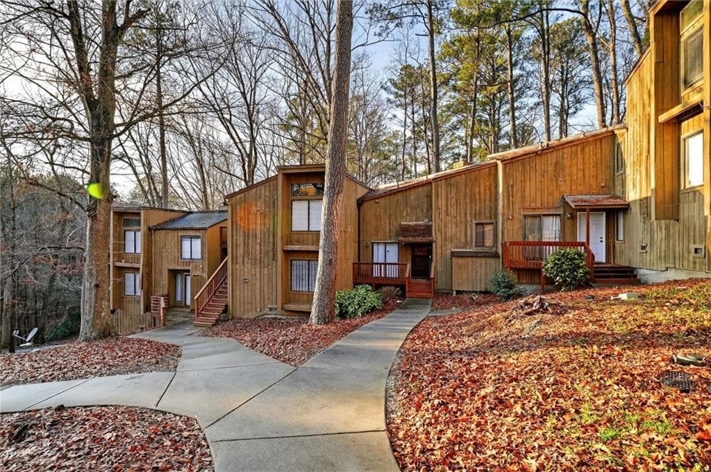2 bedroom, 1 bathroom, 879 sq ft condominium under contract at 3109 Fairington Drive, Lithonia, GA 30038