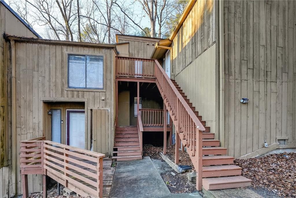 2 bedroom, 1 bathroom, 879 sq ft condominium under contract at 3109 Fairington Drive, Lithonia, GA 30038 — photo 2