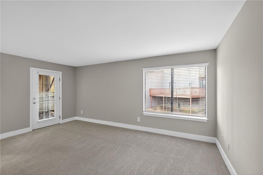 2 bedroom, 1 bathroom, 879 sq ft condominium under contract at 3109 Fairington Drive, Lithonia, GA 30038 — photo 4