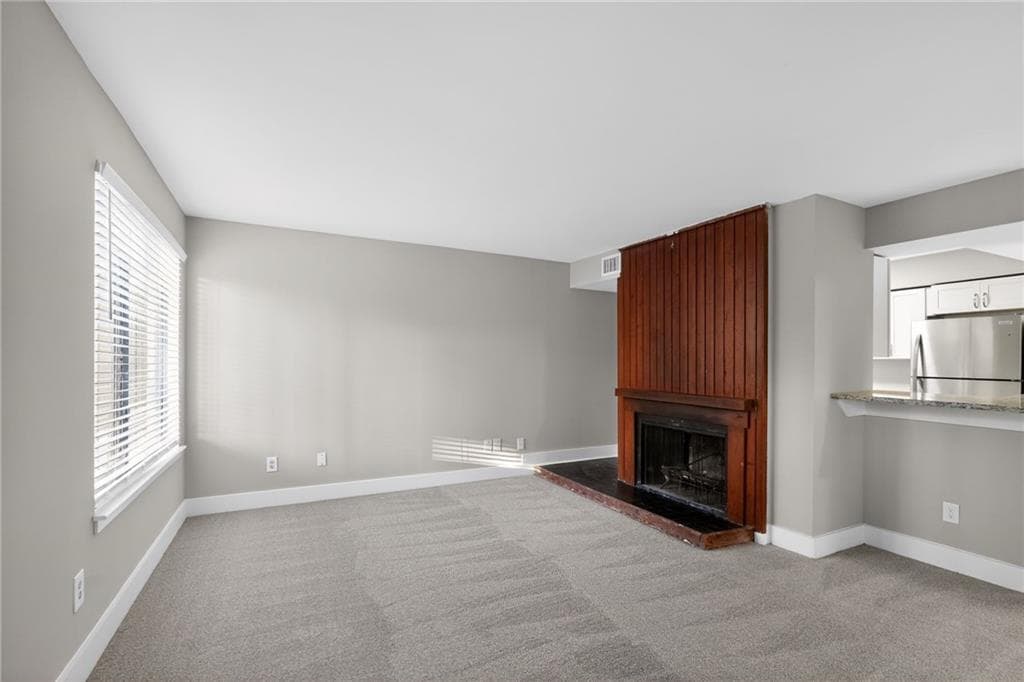 2 bedroom, 1 bathroom, 879 sq ft condominium under contract at 3109 Fairington Drive, Lithonia, GA 30038 — photo 5