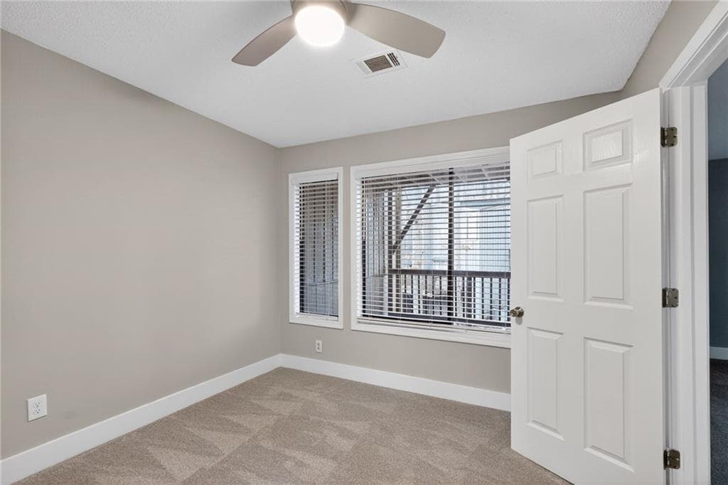2 bedroom, 1 bathroom, 879 sq ft condominium under contract at 3109 Fairington Drive, Lithonia, GA 30038 — photo 6