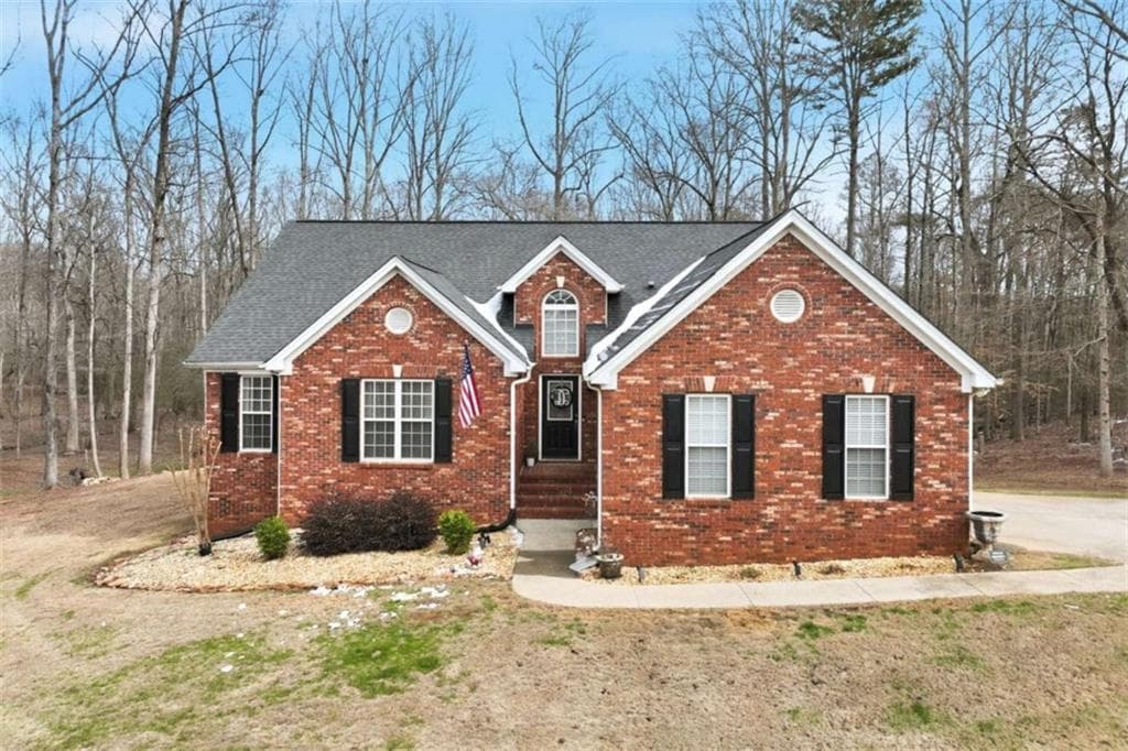 3 bedroom, 2 bathroom, 1,930 sq ft single family residence sold at 256 Jacob Drive, Hoschton, GA 30548