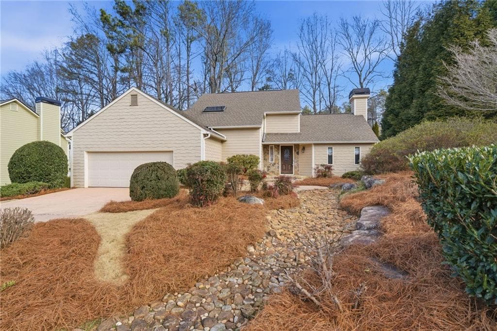 4 bedroom, 3 bathroom, 2,560 sq ft single family residence sold at 4492 Windsor Oaks Drive, Marietta, GA 30066