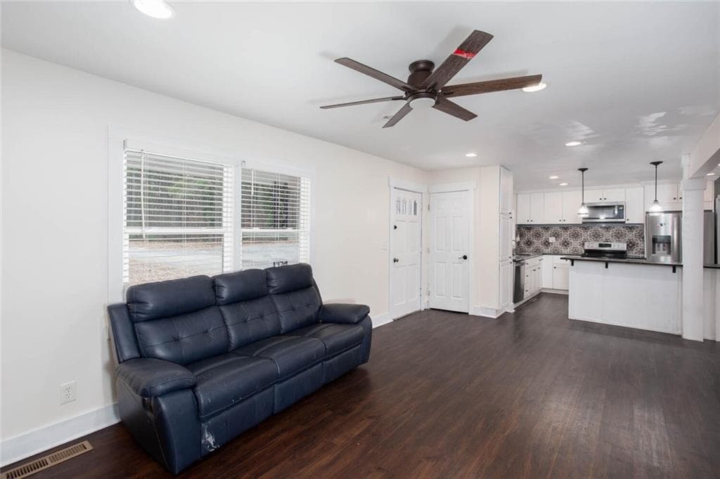 2 bedroom, 2 bathroom, 1,130 sq ft single family residence for sale at 3237 Gus Robinson Road, Powder Springs, GA 30127 — photo 3