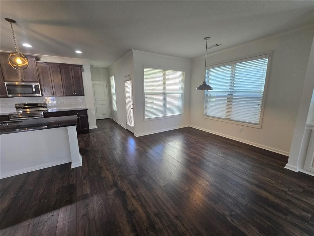 3 bedroom, 3 bathroom, 2,048 sq ft single family residence for sale at 5521 Shallow Branch Drive, Flowery Branch, GA 30542 — photo 4
