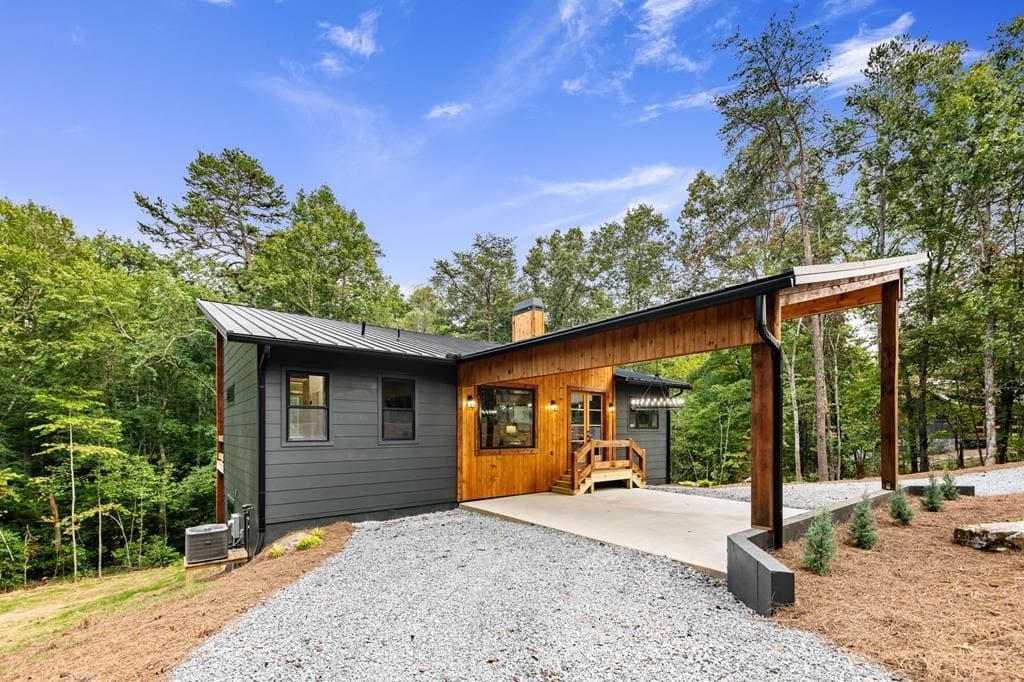1 bedroom, 4 bathroom, 2,304 sq ft single family residence sold at LOT 40 Lees Ride, Mccaysville, GA 30555