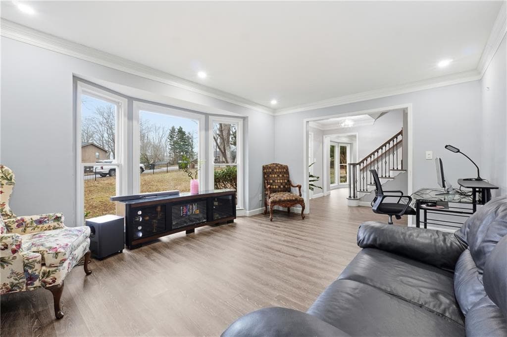5 bedroom, 4 bathroom, 3,351 sq ft single family residence for sale at 600 Branch Valley Court, Roswell, GA 30076 — photo 5