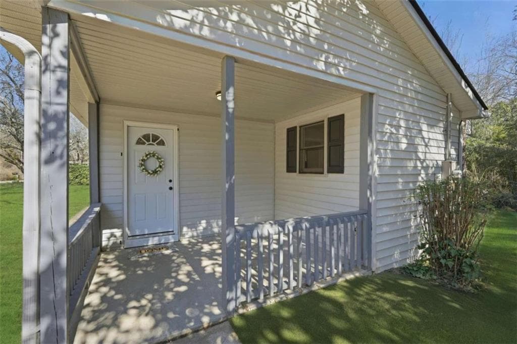 3 bedroom, 2 bathroom, 1,337 sq ft single family residence sold at 310 Airport Road, Athens, GA 30605