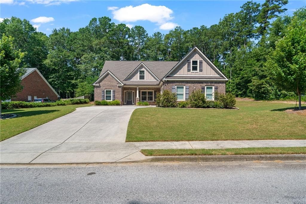 4 bedroom, 3 bathroom, 2,682 sq ft single family residence for sale at 902 Edgewater Drive, Loganville, GA 30052