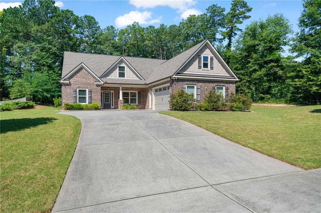 4 bedroom, 3 bathroom, 2,682 sq ft single family residence for sale at 902 Edgewater Drive, Loganville, GA 30052 — photo 2