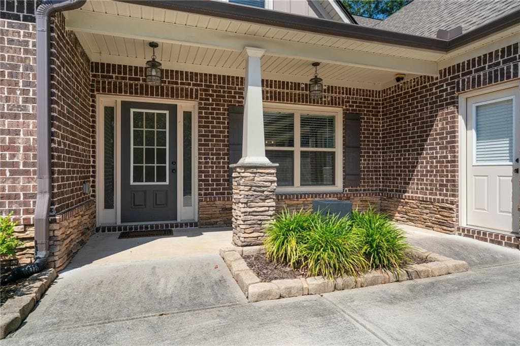 4 bedroom, 3 bathroom, 2,682 sq ft single family residence for sale at 902 Edgewater Drive, Loganville, GA 30052 — photo 4