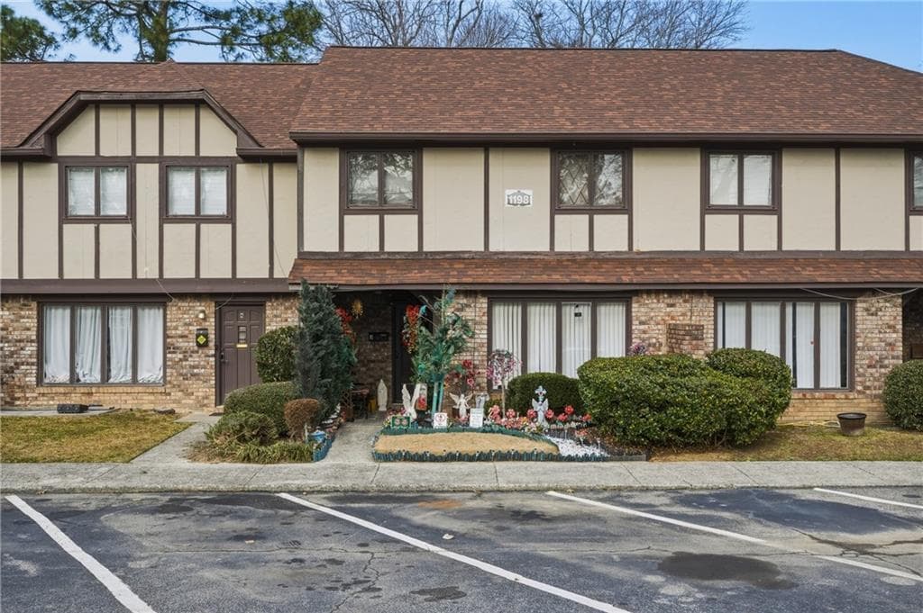 3 bedroom, 2 bathroom, 1,314 sq ft condominium under contract at 1198 Ashborough Terrace J, Marietta, GA 30067