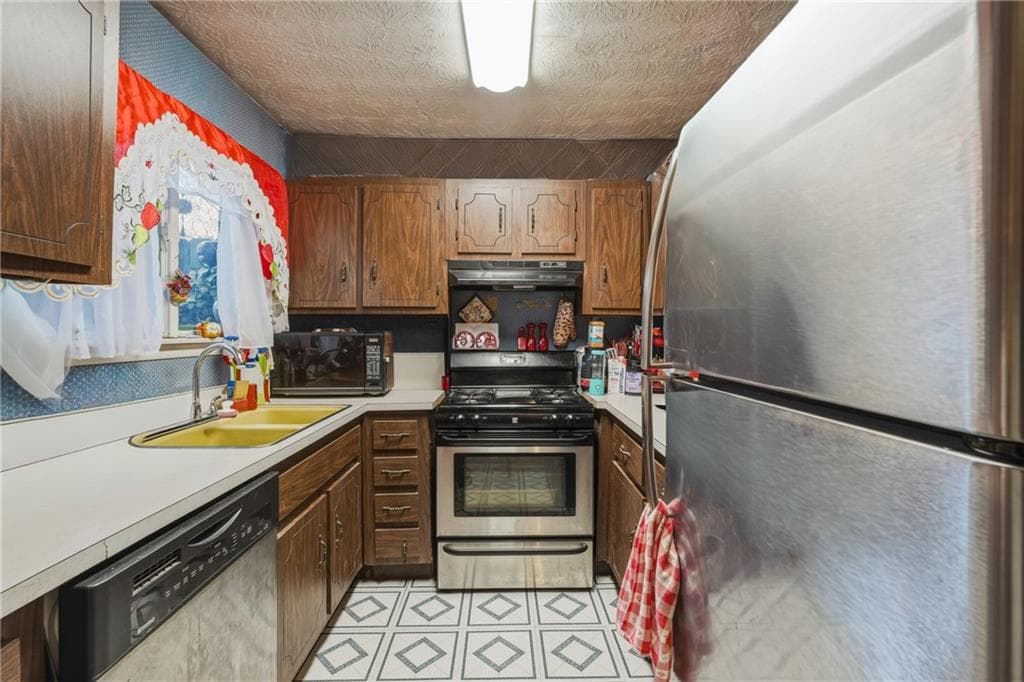 3 bedroom, 2 bathroom, 1,314 sq ft condominium under contract at 1198 Ashborough Terrace J, Marietta, GA 30067 — photo 5