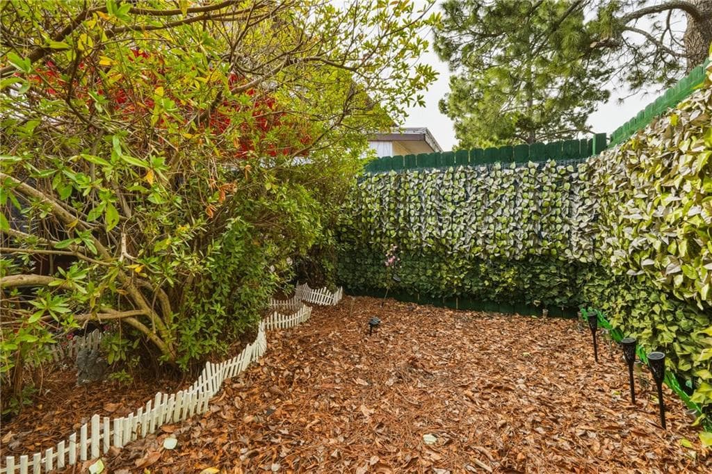 3 bedroom, 2 bathroom, 1,314 sq ft condominium under contract at 1198 Ashborough Terrace J, Marietta, GA 30067 — photo 9