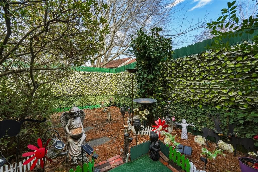 3 bedroom, 2 bathroom, 1,314 sq ft condominium under contract at 1198 Ashborough Terrace J, Marietta, GA 30067 — photo 8