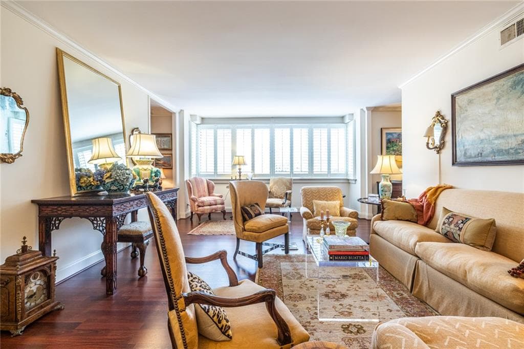 2 bedroom, 2 bathroom, 1,500 sq ft condominium for sale at 2734 Peachtree Road A404, Atlanta, GA 30305 — photo 1 of 38